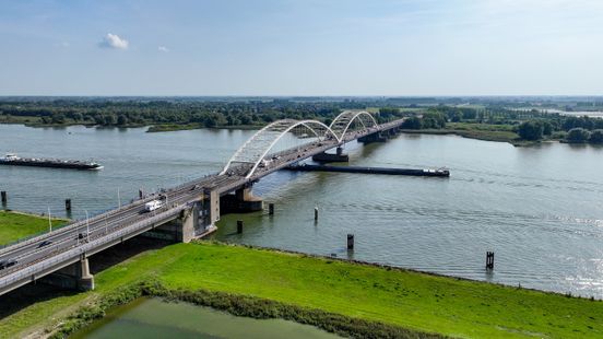 Verbod Merwedebrug onduidelijk voor buitenlandse chauffeurs: 'Niet te doen'