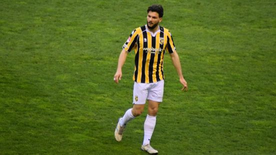 Vitesse verlengt contract van publiekslieveling Schikora