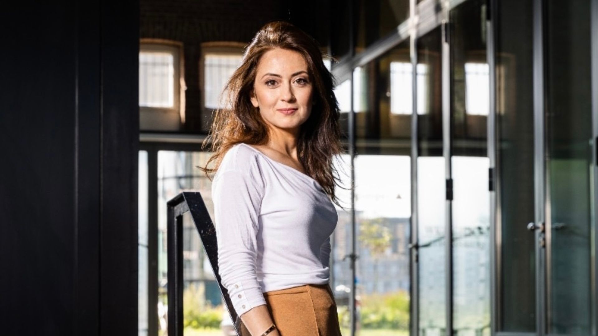 Tahmina, partner van Peter R. de Vries, spreekt in rechtszaal namens