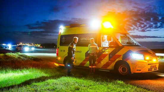 Automobilist gewond bij botsing met ree, dier overleeft klap niet. Automobilist gewond bij botsing met ree, dier overleeft klap niet.