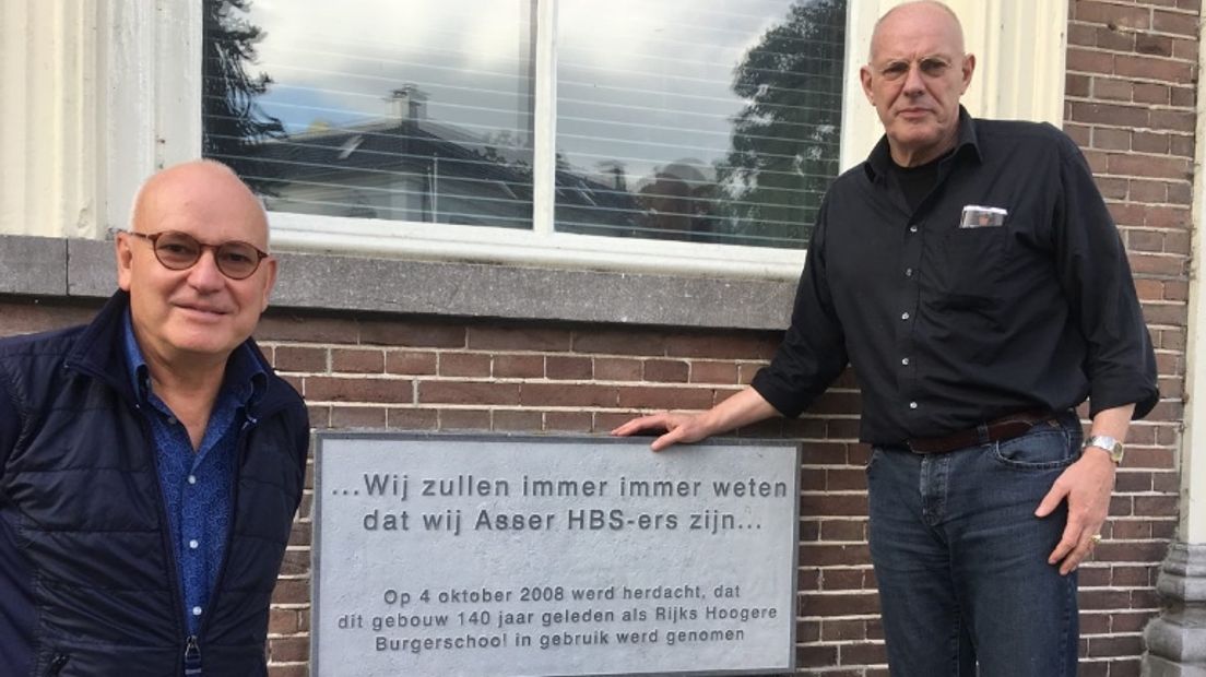 Klaas Koops en Kees van Ee zijn betrokken bij het boek over de hbs (Rechten: Sophie Timmer / RTV Drenthe)