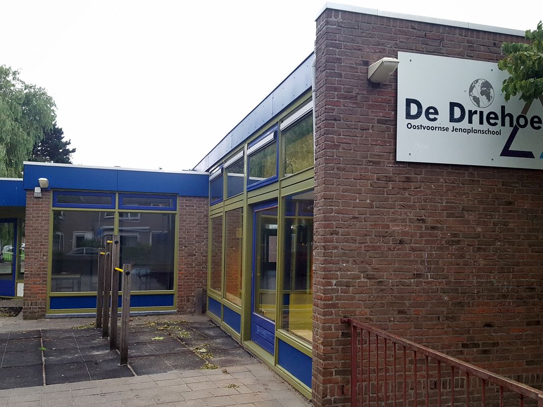 Voormalig schoolgebouw De Driehoek in Oostvoorne