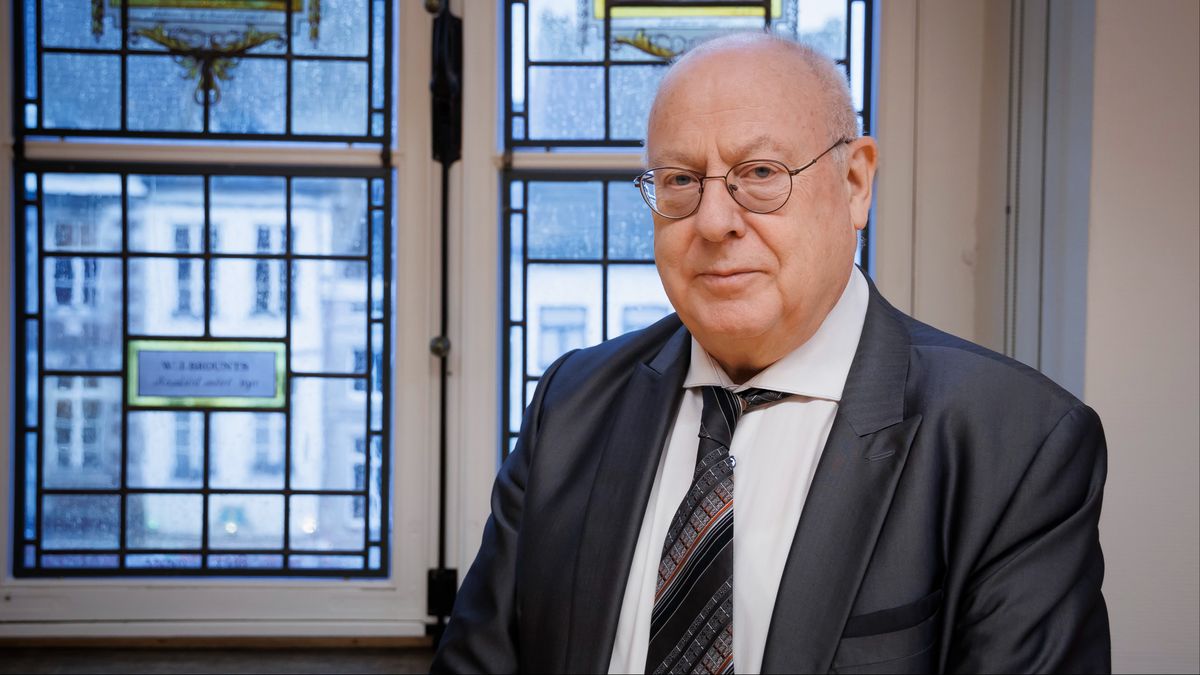 Wethouder John Aarts ontvangt hoogste onderscheiding van Maastricht