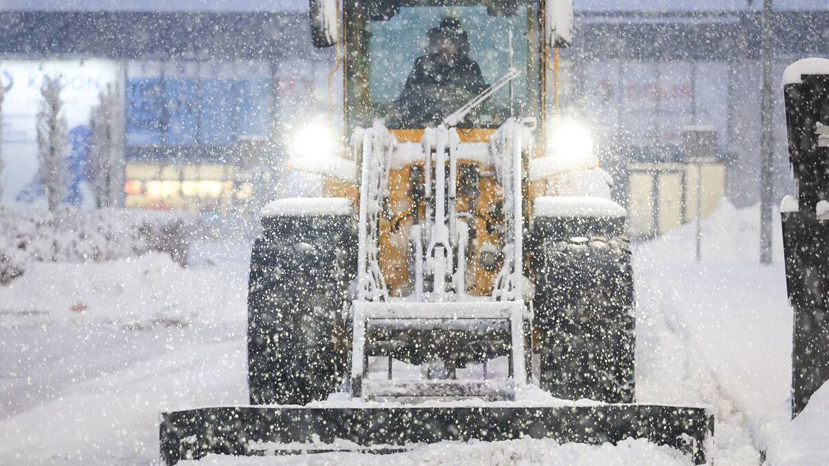 KNMI: morgen vanaf 8.00 uur code oranje in Fryslân | Omrin haalt hele week geen afval op