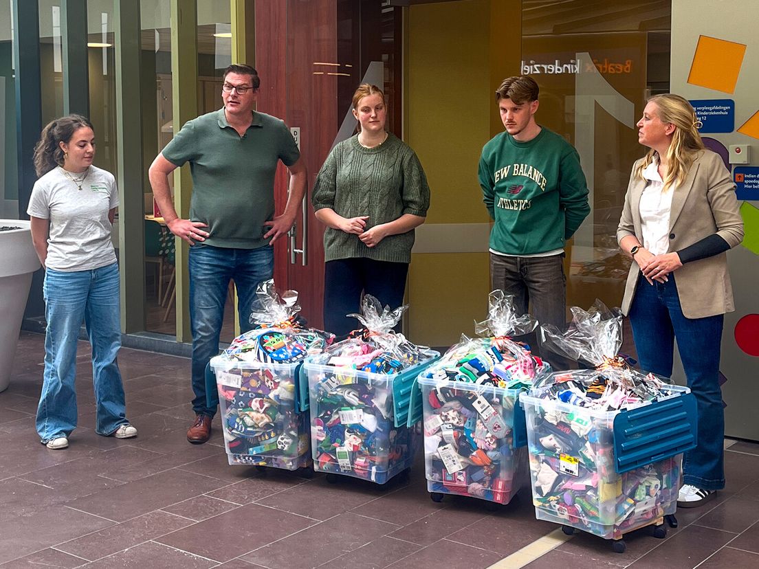 1500 vrolijke sokken voor kinderziekenhuis na overlijden Hidde (19)