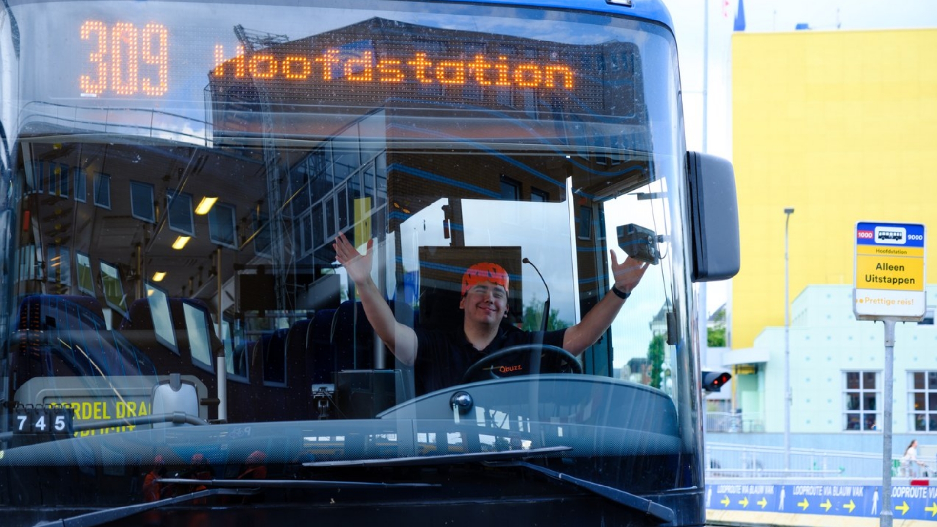 Qbuzz zet extra bussen in tijdens koningsnacht en Koningsdag