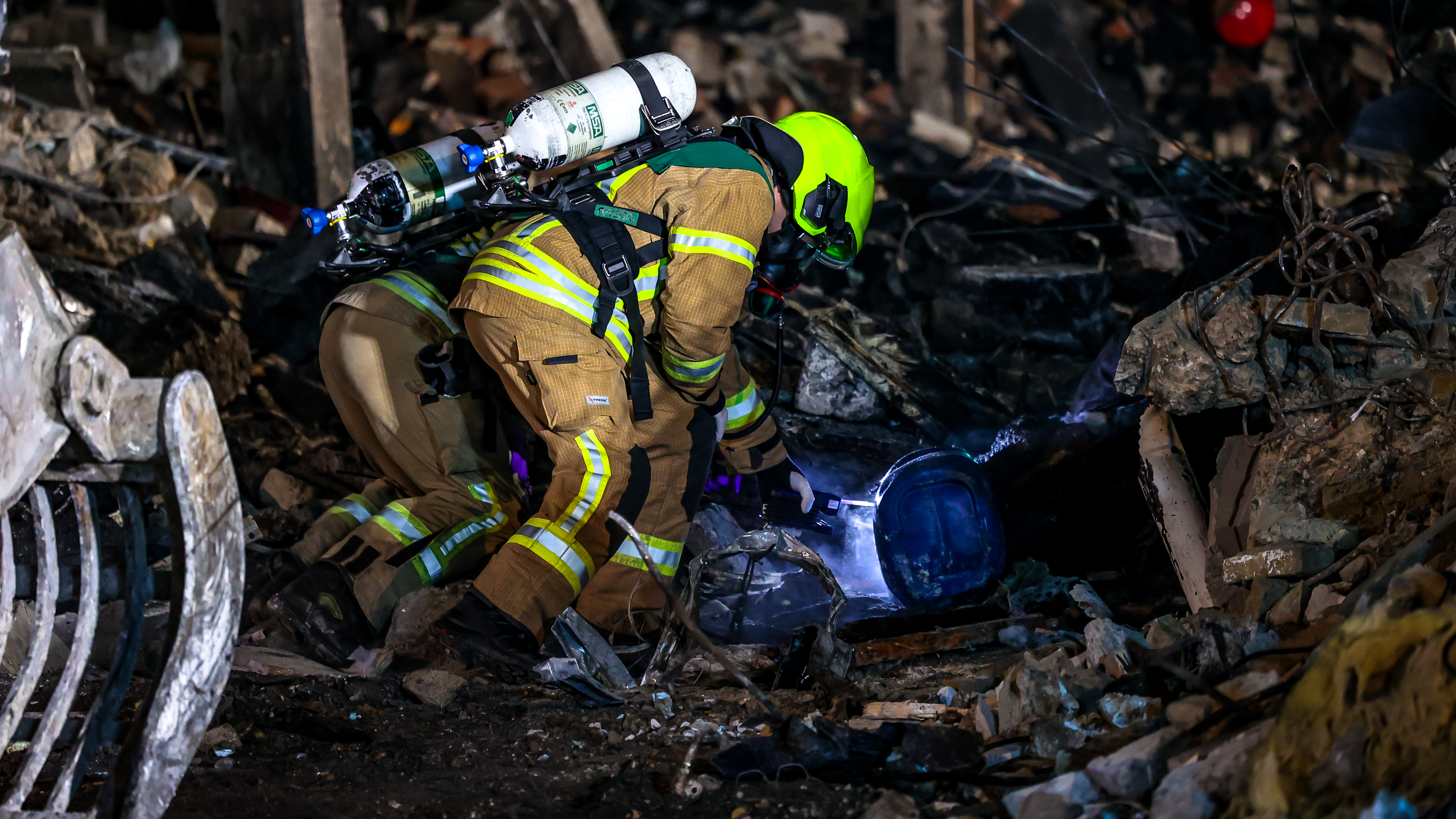 Het speurwerk lag stil nadat lekkende vaten met chemicaliën waren gevonden.