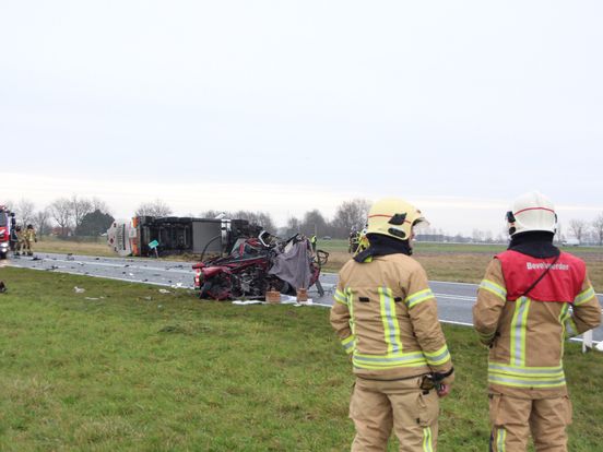 [Foto- update] Auto op z'n kop N59 Den Bommel