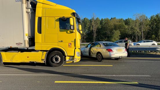 Botsing op A1 • politie vindt gestolen whisky. Botsing op A1 • politie vindt gestolen whisky.