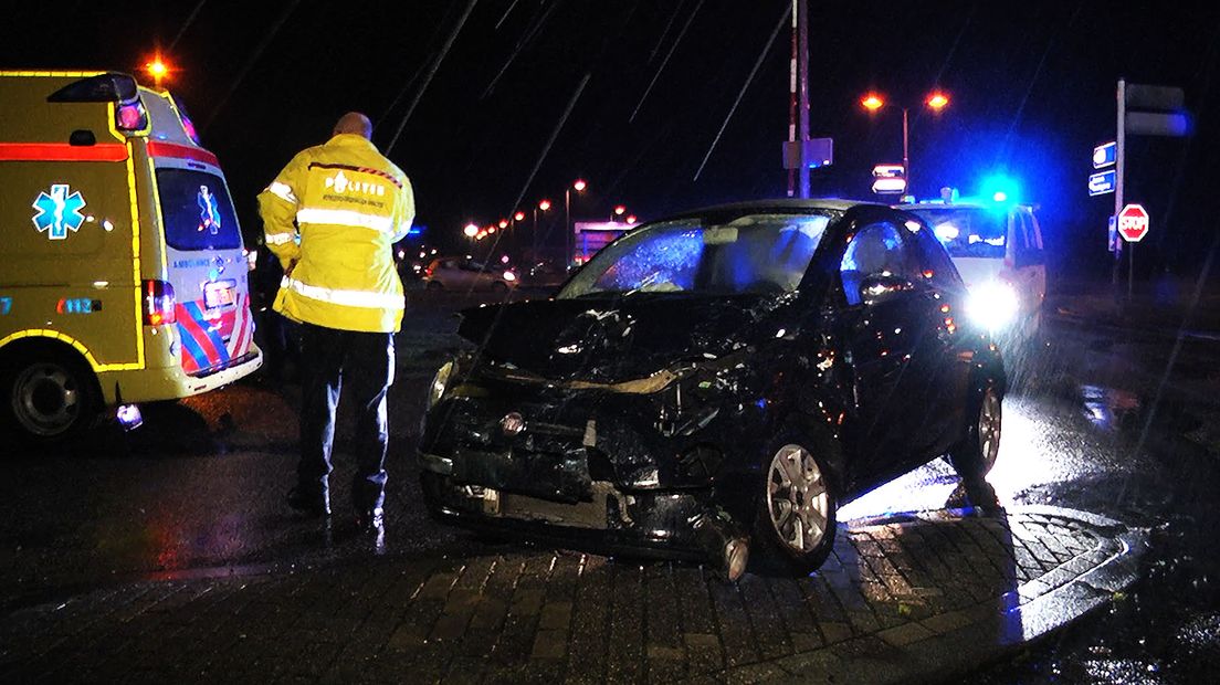 De personenauto raakte beschadigd (Rechten: Persbureau Meter)