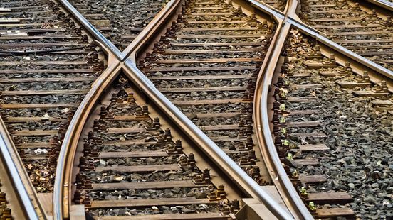 Geen treinen tussen Bilthoven en Den Dolder door aanrijding. Geen treinen tussen Bilthoven en Den Dolder door aanrijding.