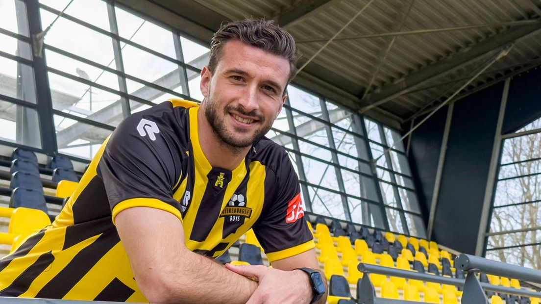 Robin van der Meer in het shirt van Rijnsburgse Boys