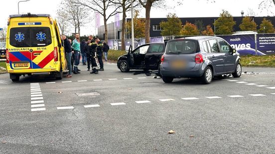 112 Nieuws: Forse schade bij aanrijding tussen autos op bedrijventerrein in Nijverdal. 112 Nieuws: Forse schade bij aanrijding tussen autos op bedrijventerrein in Nijverdal.