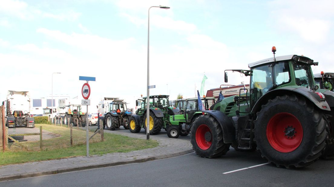 Boeren nu zélf geblokkeerd door vrachtwagen in Holten