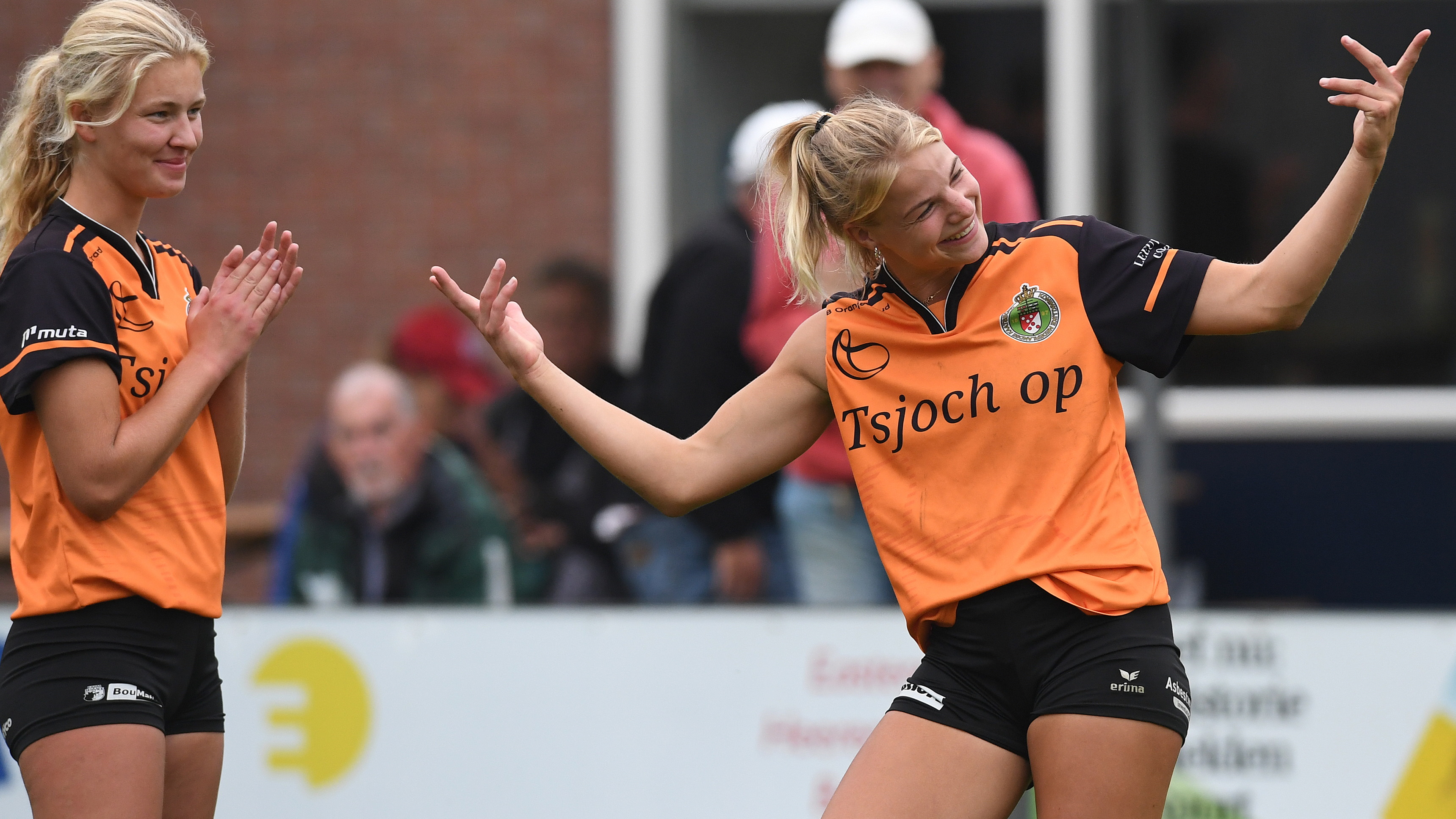 Marrit Zeinstra (rjochts) en Iris Veltman