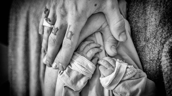 Jeanien maakt foto's van stilgeboren kindjes: 'Altijd een foto waarbij het kippenvel over mijn lijf loopt'
