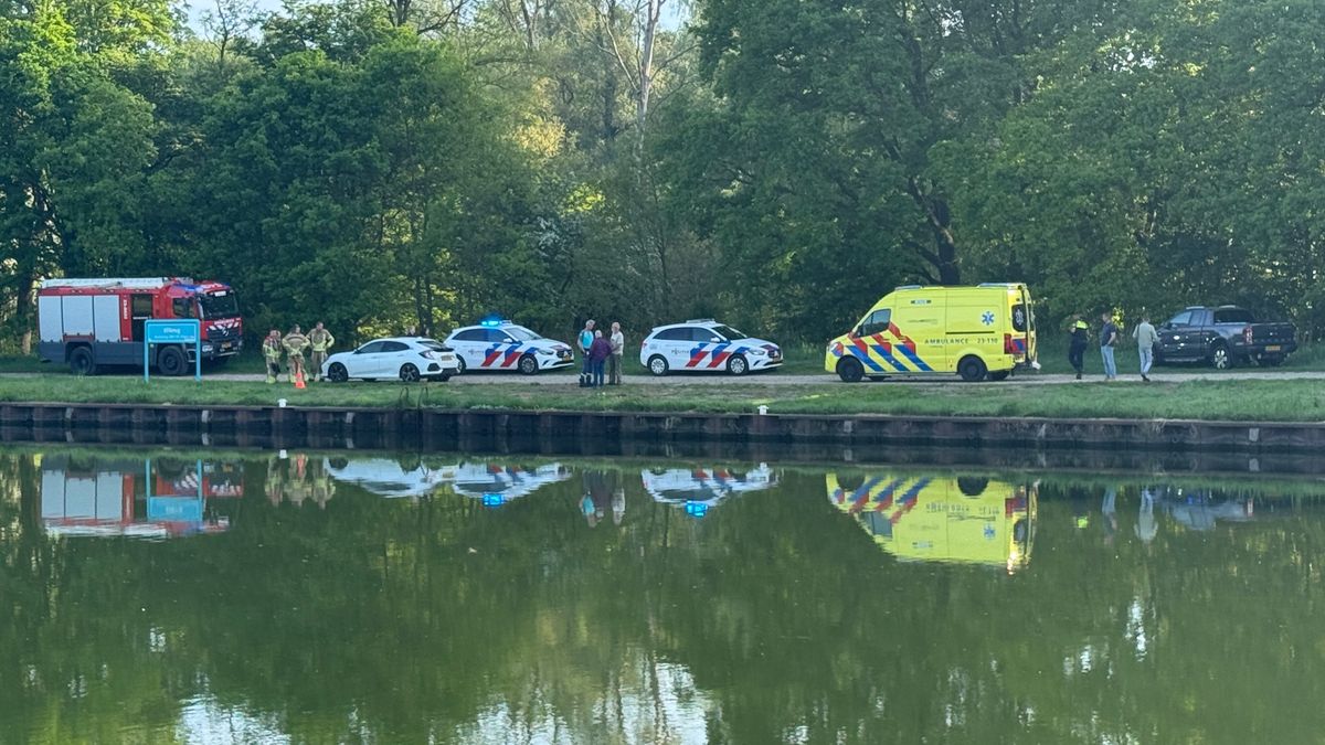 Auto belandt in kanaal bij Kelpen-Oler, scheepvaart gestremd