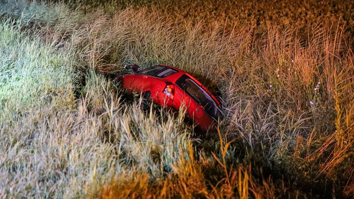 112-nieuws: Auto in de sloot bij Oostwold