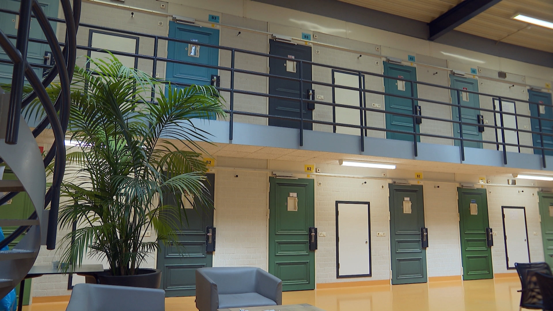 Gevangenismedewerker ontslagen na smokkelen van drugs