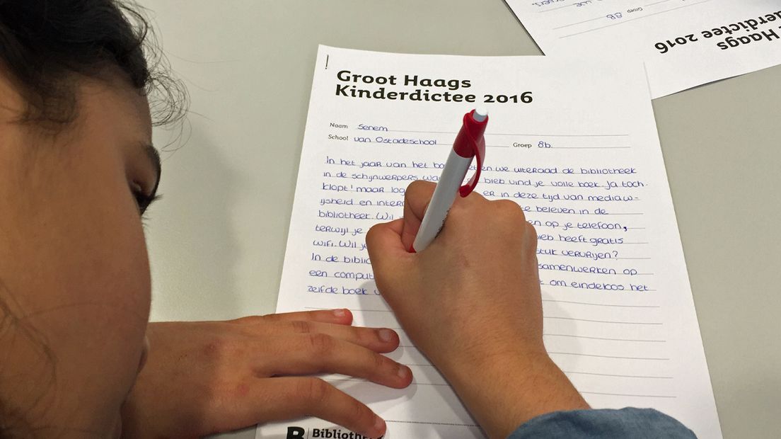 Honderden Haagse leerlingen uit groep 8 doen dit jaar weer mee aan het Groot Haags Kinderdictee. 