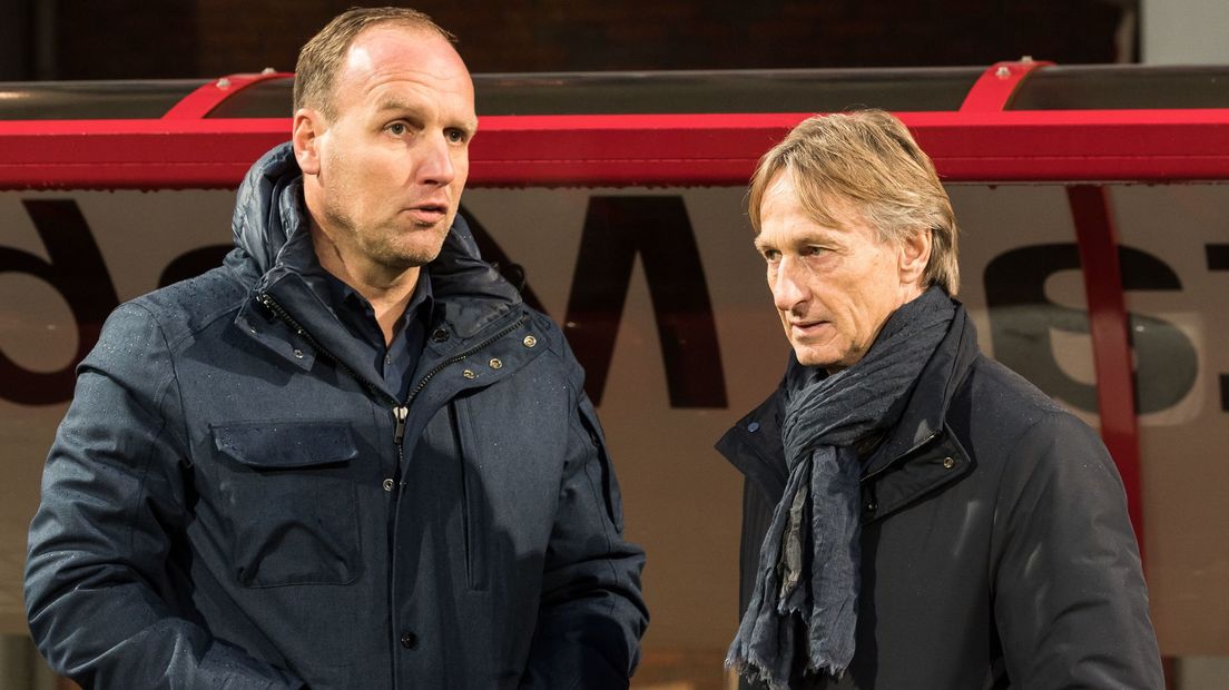Dick Lukkien en Adrie Koster vorig seizoen voor FC Emmen - Willem II (Rechten: Hollandse Hoogte / Gerrit van Keulen)