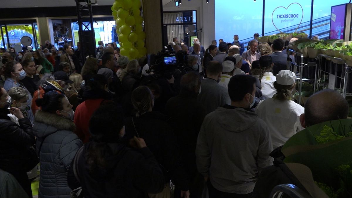 Feestelijke opening vernieuwde Jumbo Sterrenburg trekt veel bekijks