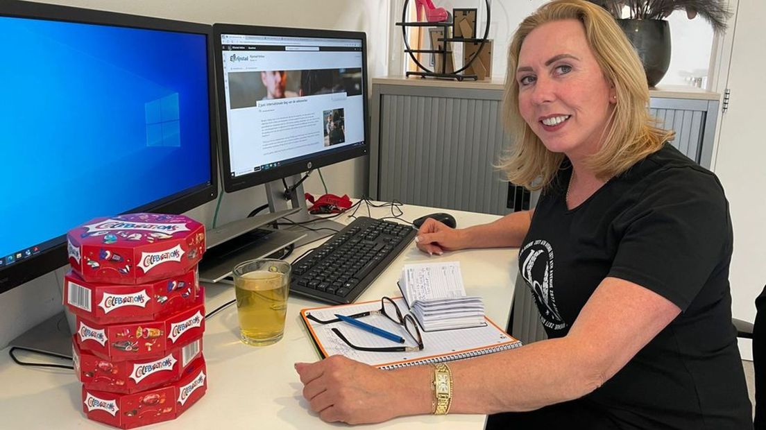 Inge Oomkes behandelt vragen van sekswerkers.