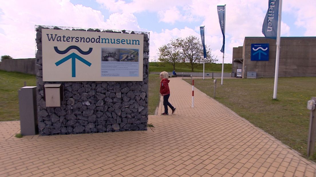 'Bussen vol vluchtelingen naar Watersnoodmuseum'