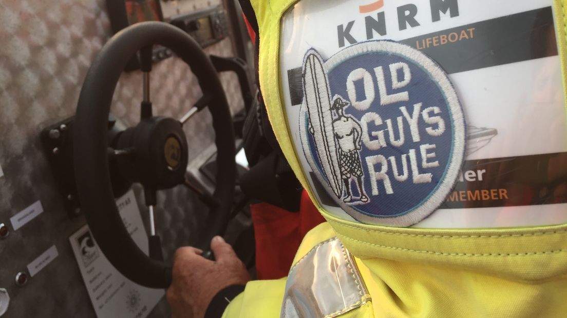 De Ridder draagt een patch met 'Old guys rule' op zijn arm