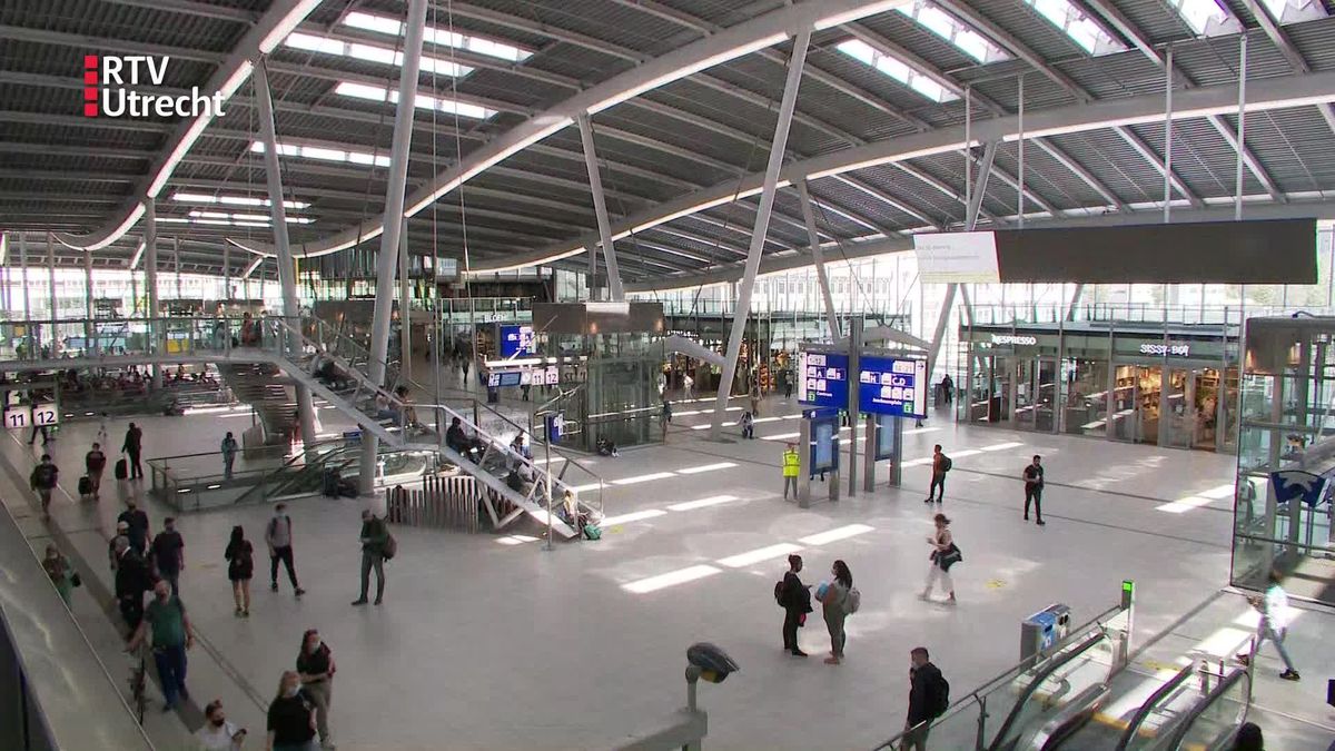 Tuffie Vos vertrekt na 25 jaar als stationsstem van de NS