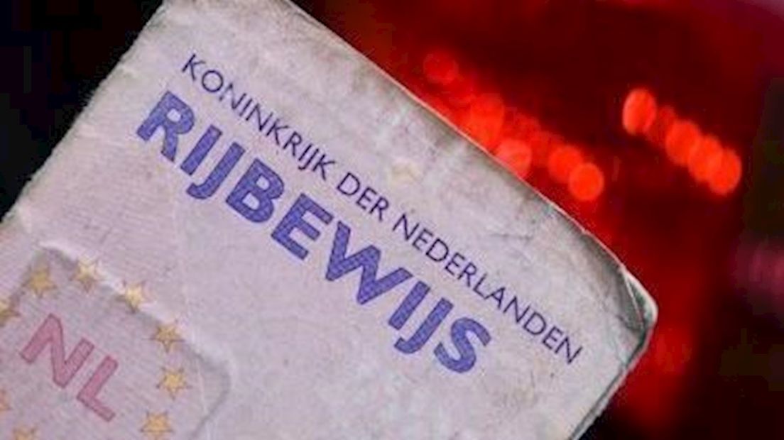 Snorfietser uit Almelo raakt rijbewijs kwijt