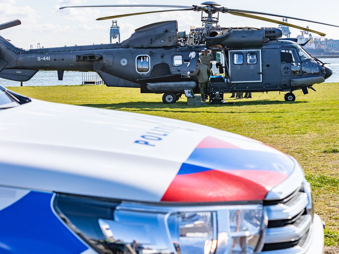 Eerder deze week maakte deze Cougar helikopter een voorzorgslanding in Hoek van Holland