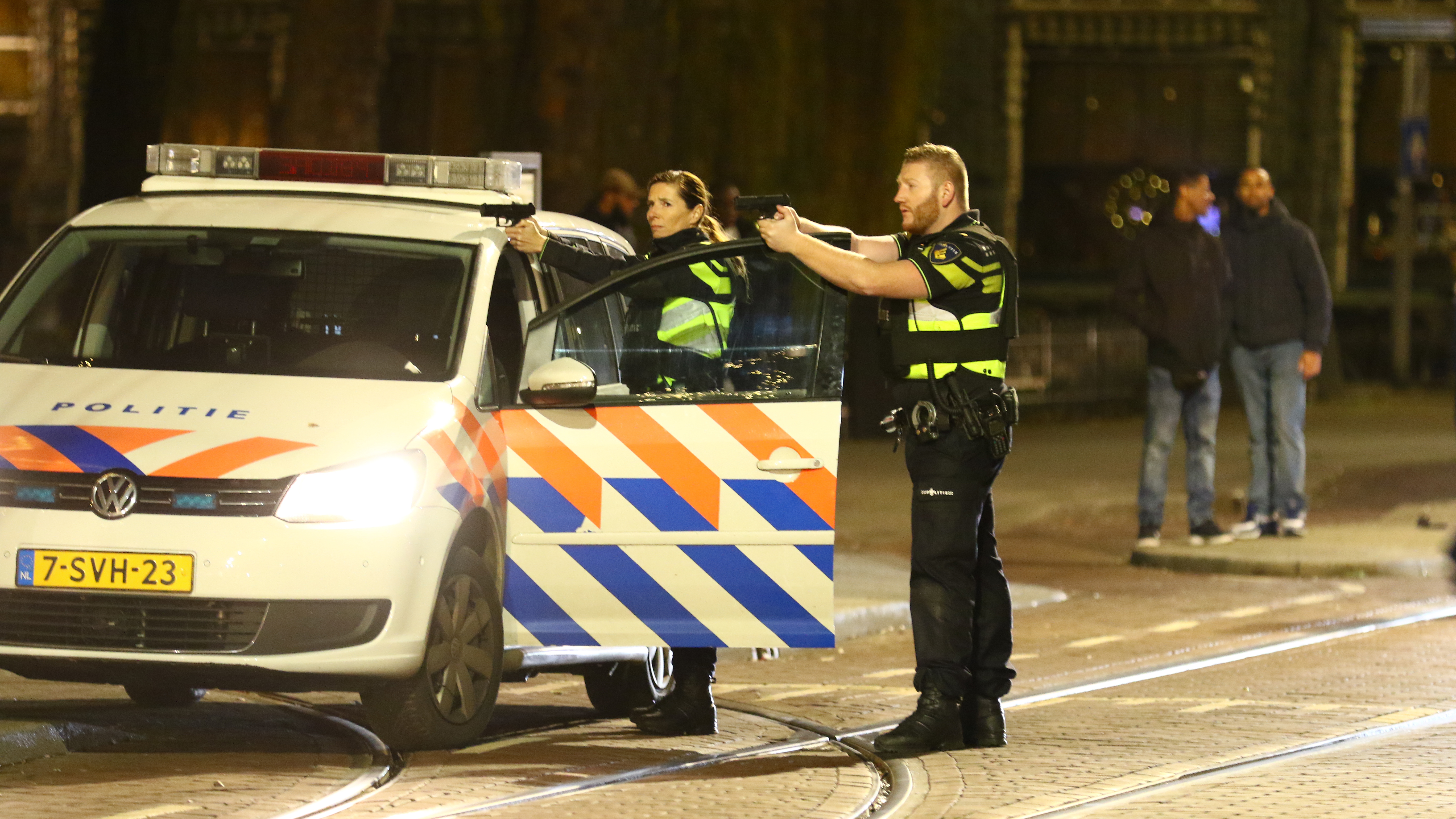 Dode Na Schietpartij Rotterdam-West, Politie Lost Waarschuwingsschoten ...