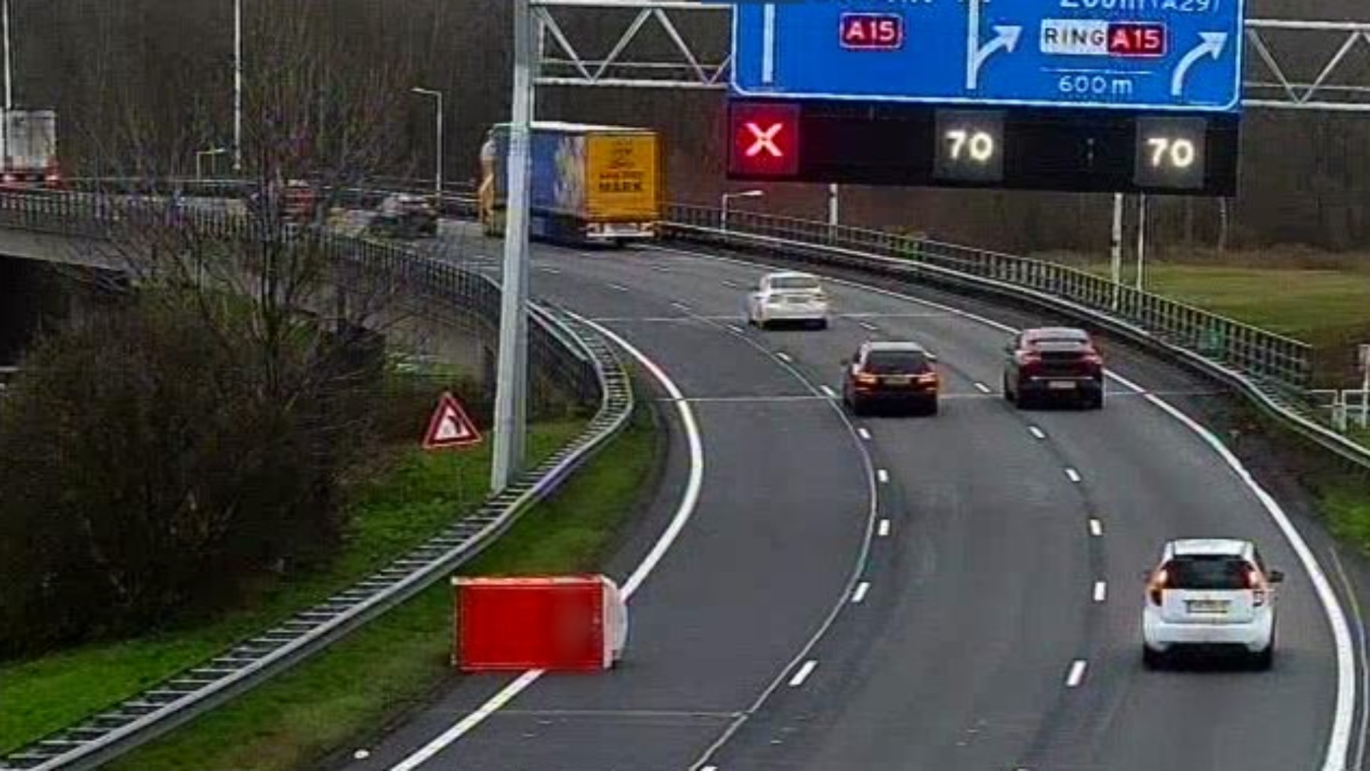 Donderdagochtend is er een dixie op de snelweg gevallen.