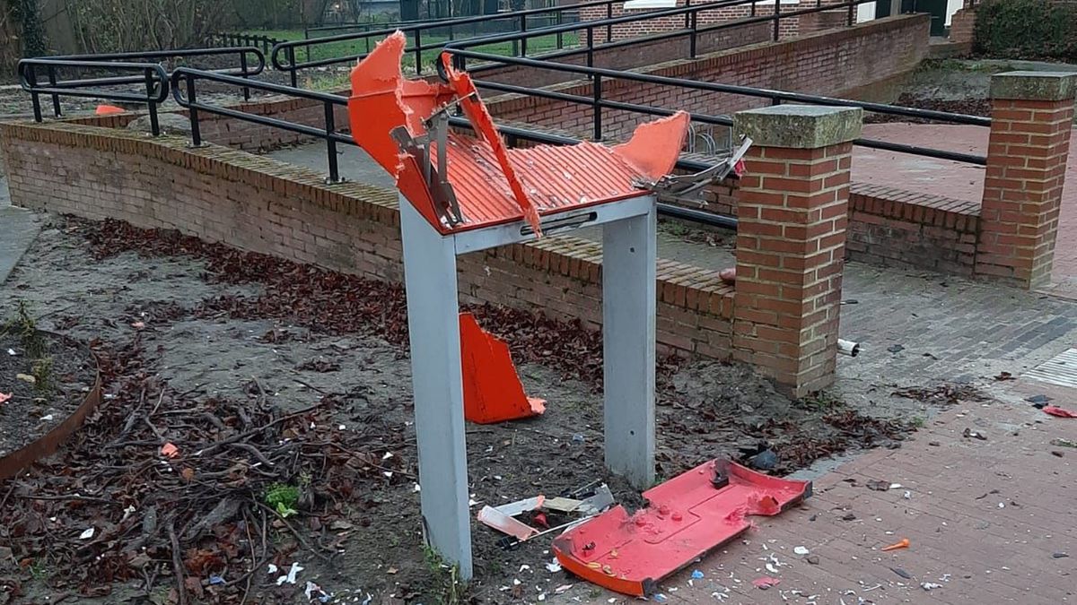 Brievenbus opgeblazen in Roodeschool