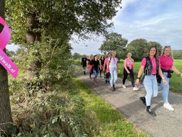 Familie Veen loopt Pink Walk Westerbork: 'We waren alle dagen bezig met de borstkanker van onze zus'