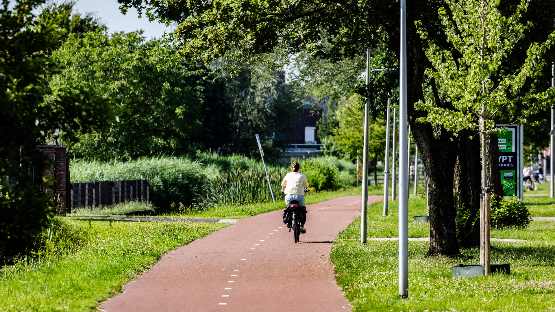 Onder andere op fietspaden in Hendrik-Ido-Ambacht werden vrouwen betast.