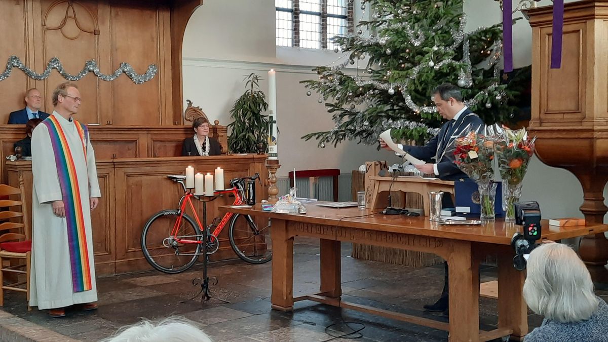 Dominee Piter Goodijk koninklijk onderscheiden bij afscheid