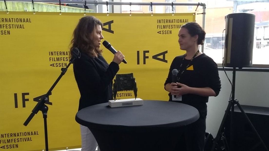 Actrice Rifka Lodeizen kreeg vorig jaar in Assen de IFA-trofee op het filmfestival (Rechten: IFA)