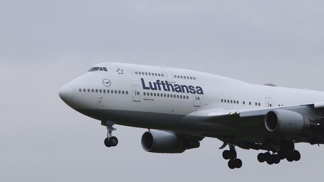 Laatste van zes Lufthansa-Boeings landt op Twente Airport