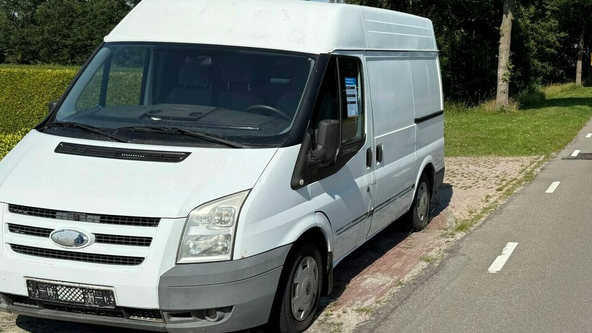 Hotel op Vlieland ontruimd door brand in auto | Brand in boot Augustinusga