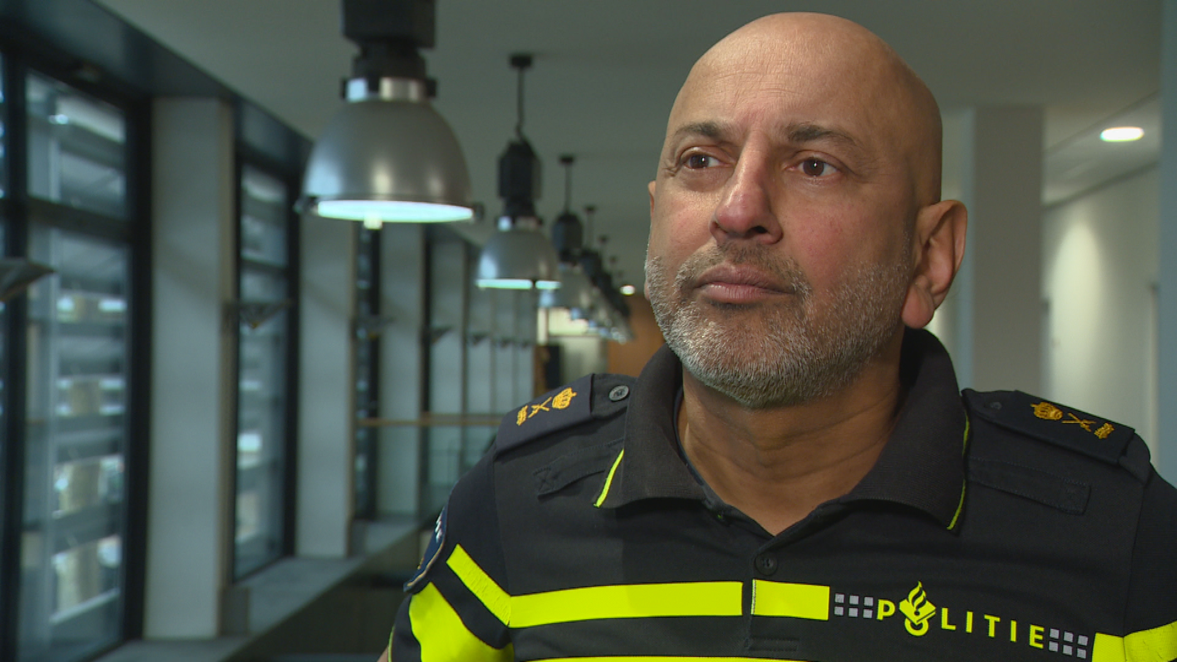 Plysjesjef wol ggz-meiwurker yn 'e meldkeamer: "Ziet sneller in of iemand hulp nodig heeft"