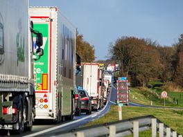 Vrachtwagen met pech veroorzaakt oponthoud op N34 bij Coevorden