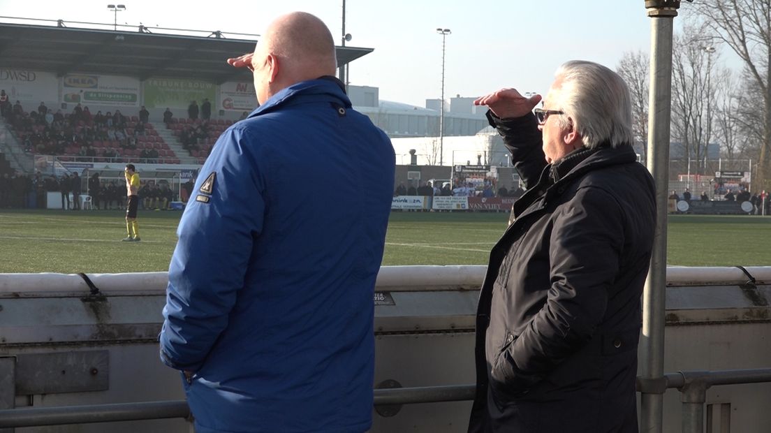 De hoofdsponsoren van FC Lienden zijn een onafscheidelijk duo. Samen bezoeken ze uit- en thuiswedstrijden en naast sponsor zijn ze ook eindverantwoordelijk voor de de zondagselectie. Onze verslaggever liep een dagje mee met beide heren.