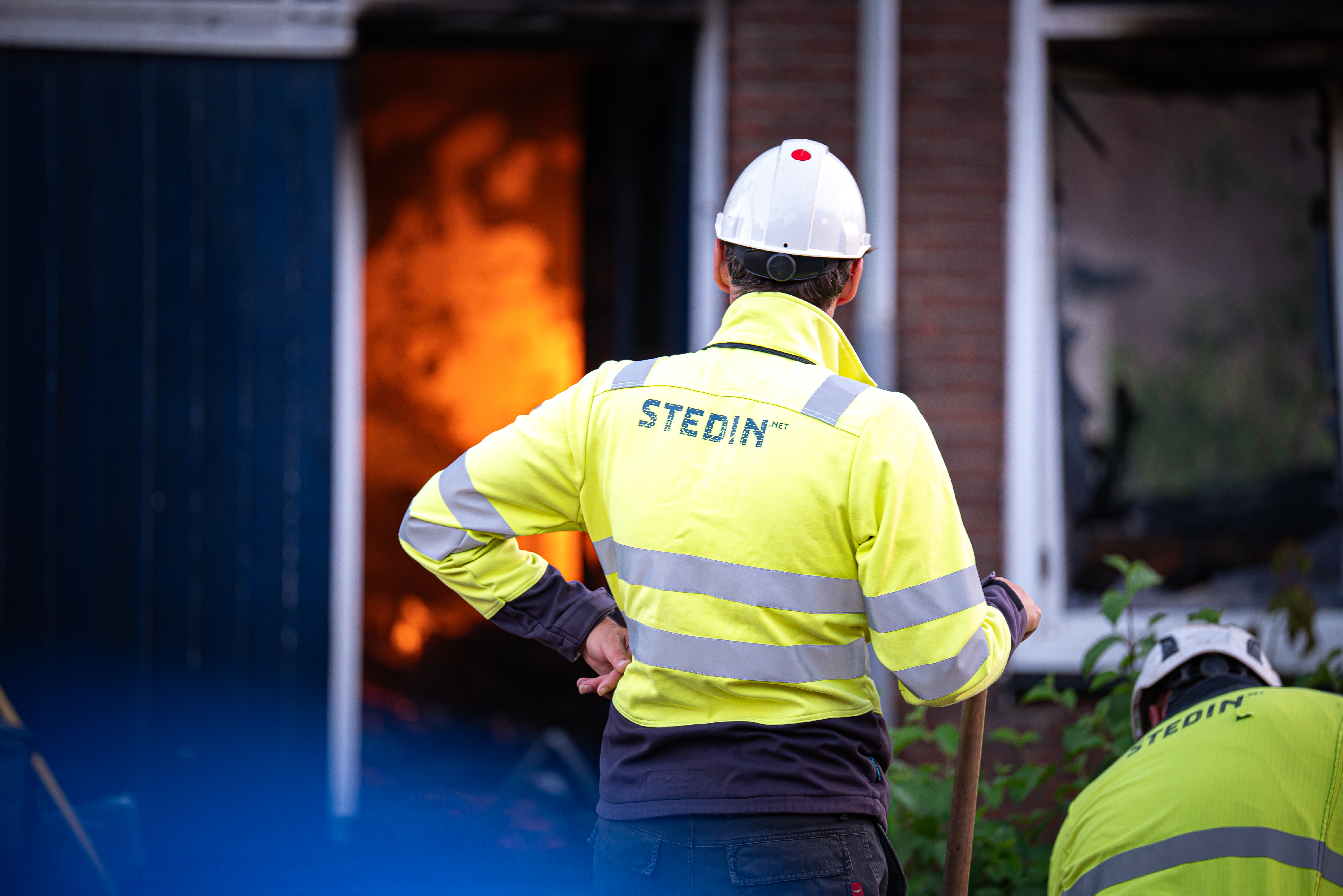 Ook een geraakte gasleiding zorgde voor brand.