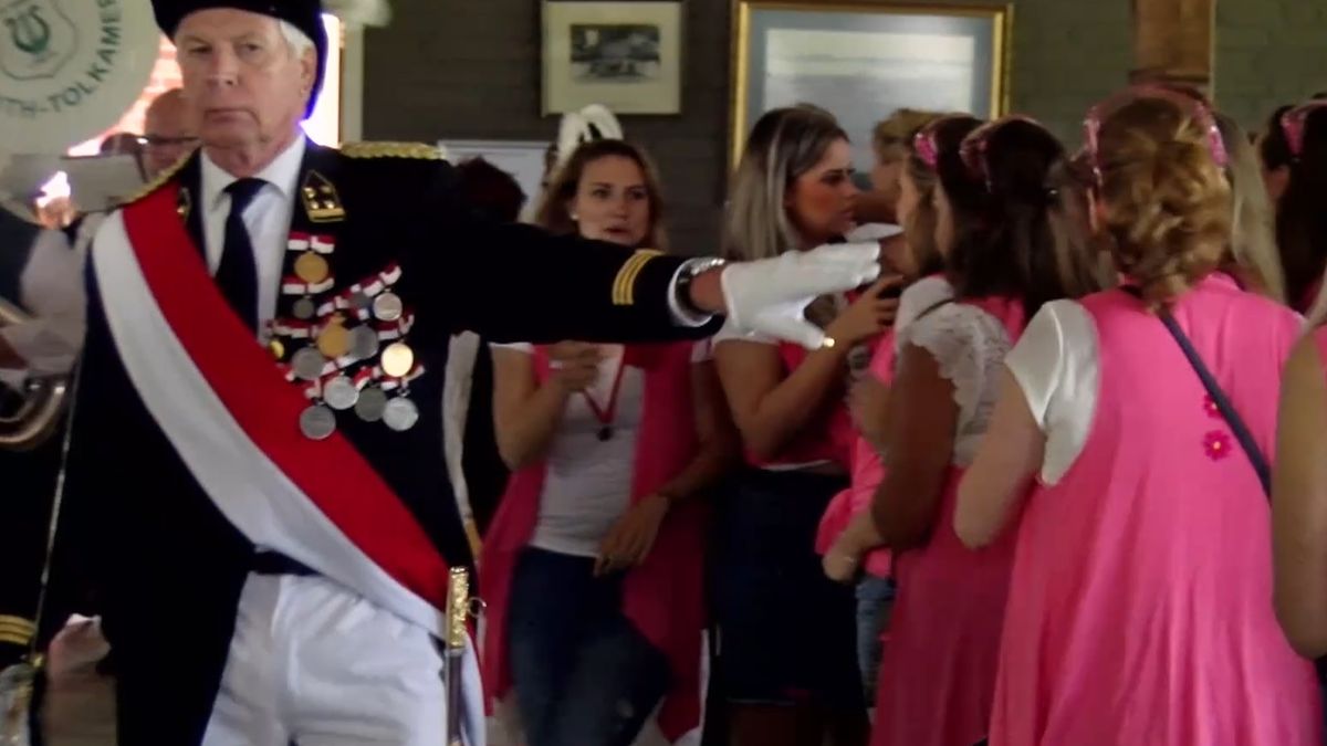 VIDEO | Vrouwen mogen eindelijk vogelschieten op de kermis in Lobith