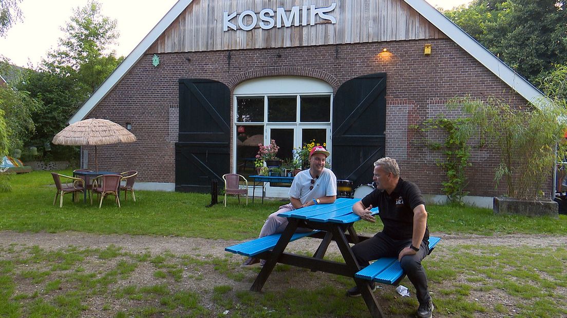 Coen Witteveen van cultuurpodium Kosmik en festival-directeur Alexander Beets.
