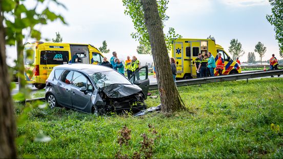 Gewonde bij ongeluk op A15 | Ontruimingen in Brielle door waterlekkage. Gewonde bij ongeluk op A15 | Ontruimingen in Brielle door waterlekkage.