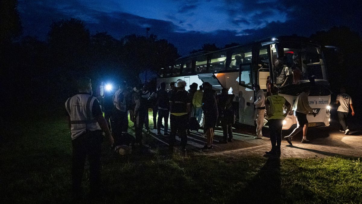 Rustige nacht in noodopvang 2e Exloërmond, waar 62 asielzoekers overnachtten