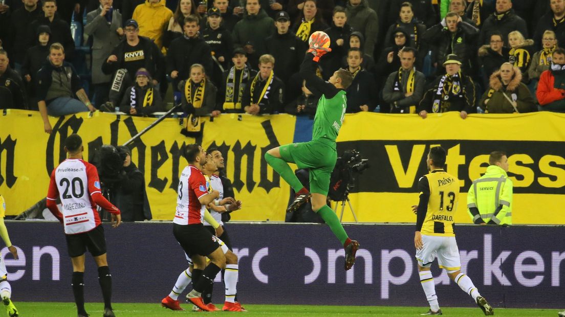 Kjell Scherpen in actie tijdens Vitesse - FC Emmen (Rechten: Gerrit Rijkens)